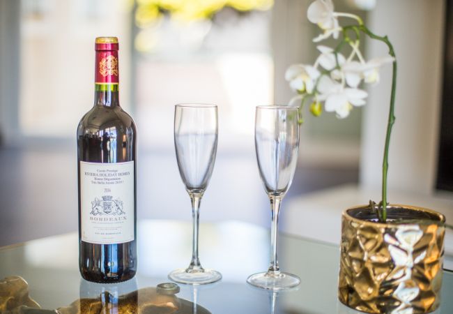 Villa à Nice - LA CORNICHE D'ARGENT, Jardin avec Piscine by RIVIERA HOLIDAY HOMES  Villa à Nice - LA CORNICHE D'ARGENT, Jardin avec Piscine by RIVIERA HOLIDAY HOMES