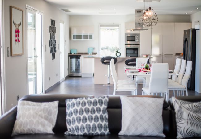 Villa à Nice - LA CORNICHE D'ARGENT, Jardin avec Piscine by RIVIERA HOLIDAY HOMES  Villa à Nice - LA CORNICHE D'ARGENT, Jardin avec Piscine by RIVIERA HOLIDAY HOMES