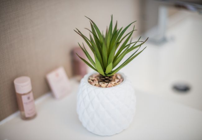 Villa à Nice - LA CORNICHE D'ARGENT, Jardin avec Piscine by RIVIERA HOLIDAY HOMES  Villa à Nice - LA CORNICHE D'ARGENT, Jardin avec Piscine by RIVIERA HOLIDAY HOMES