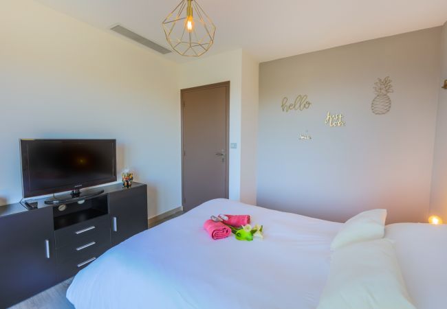 Villa à Nice - LA CORNICHE D'ARGENT, Jardin avec Piscine by RIVIERA HOLIDAY HOMES  Villa à Nice - LA CORNICHE D'ARGENT, Jardin avec Piscine by RIVIERA HOLIDAY HOMES