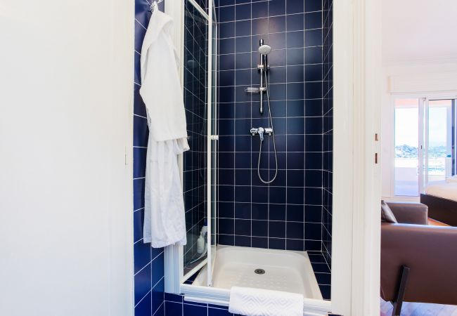 Villa à Nice - LE CAP DE NICE,  APPARTEMENT-VILLA Luxe avec terrasse, vue mer  BY RIVIERA HOLIDAY HOMES Villa à Nice - LE CAP DE NICE,  APPARTEMENT-VILLA Luxe avec terrasse, vue mer  BY RIVIERA HOLIDAY HOMES