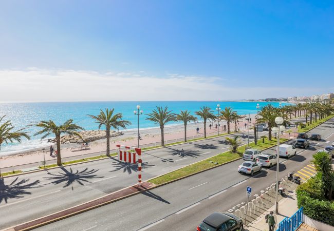 Appartement à Nice - LE FLORIDE, Terrasse sur la Promenade des Anglais avec belle vue mer by RIVIERA HOLIDAY HOMES 