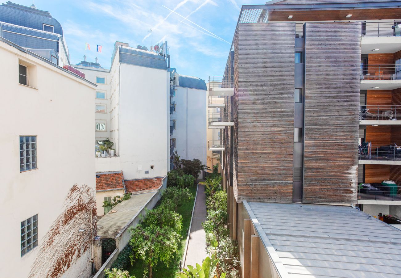 Appartement à Nice -  VICTOR HUGO, Très bel appartement avec terrasse  by RIVIERA HOLIDAY HOMES 