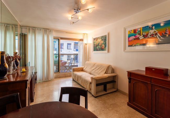 Appartement à Nice -  MASSENET VIEW , Appartement avec une belle terrasse vue mer by RIVIERA HOLIDAY HOMES 