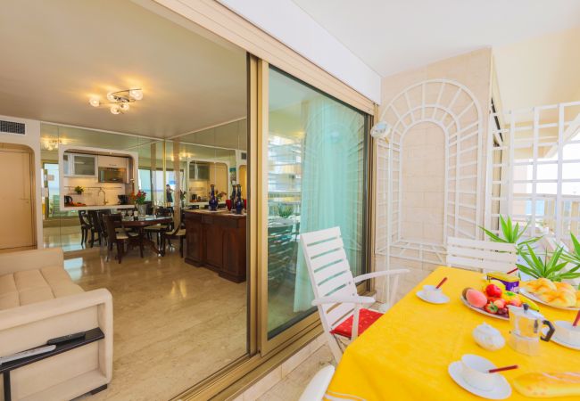 Appartement à Nice -  MASSENET VIEW , Appartement avec une belle terrasse vue mer by RIVIERA HOLIDAY HOMES  Appartement à Nice -  MASSENET VIEW , Appartement avec une belle terrasse vue mer by RIVIERA HOLIDAY HOMES