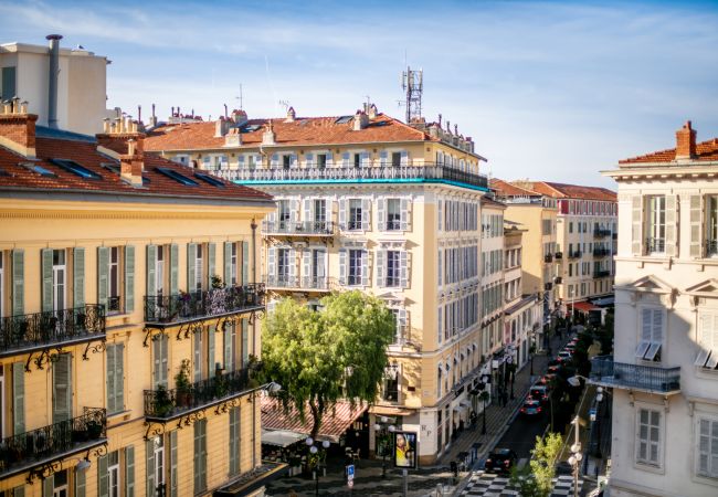 VUE SUR PLACE MAGENTA