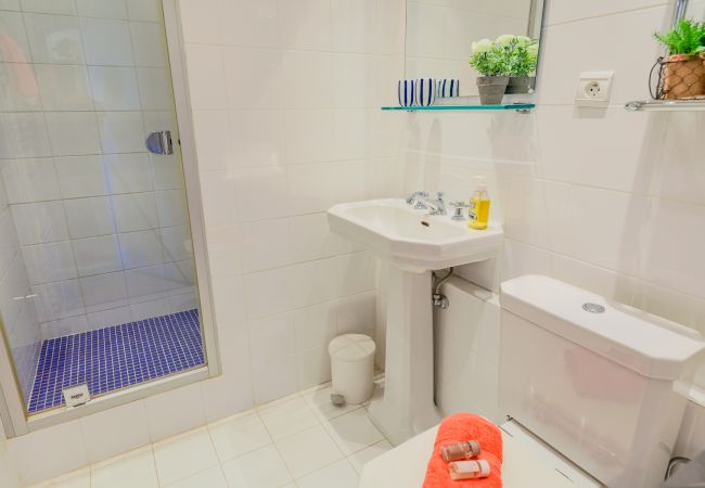 Appartement à Juan-les-Pins - LE CHATEAU DE LA PINEDE By Riviera Holiday Homes Appartement à Juan-les-Pins - LE CHATEAU DE LA PINEDE By Riviera Holiday Homes