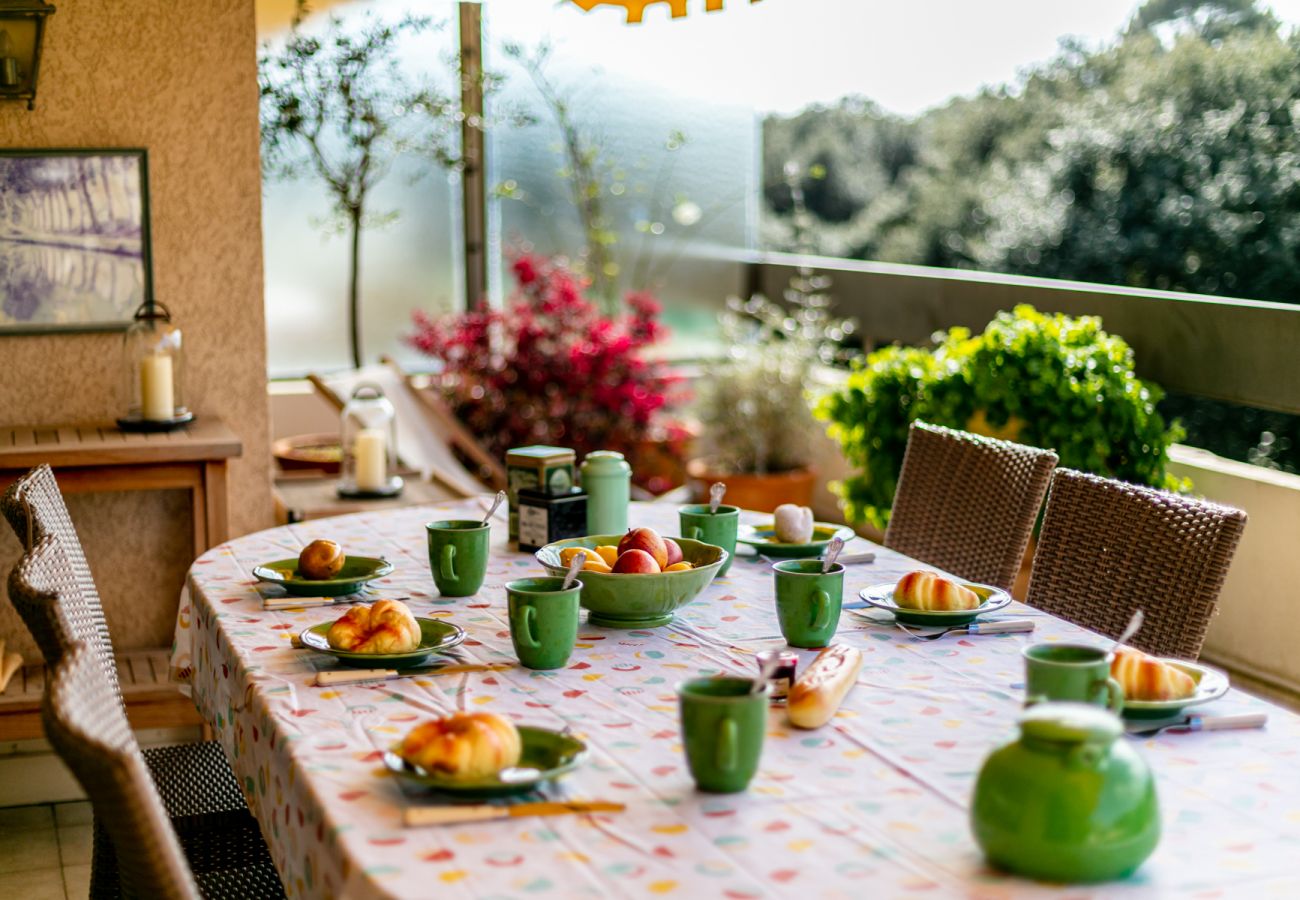 COIN REPAS SUR LA TERRASSE