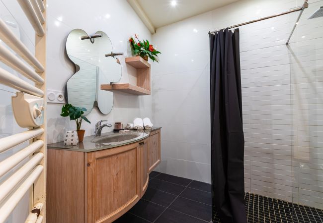 Appartement à Nice - BAMBOO PLAGE AP4220 by Riviera Holiday Homes  Appartement à Nice - BAMBOO PLAGE AP4220 by Riviera Holiday Homes