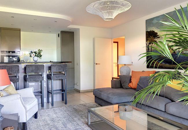 Appartement à Nice - DOMAINE DES ROSES, piscine, jardin, clim  By Riviera Holiday Homes Appartement à Nice - DOMAINE DES ROSES, piscine, jardin, clim  By Riviera Holiday Homes