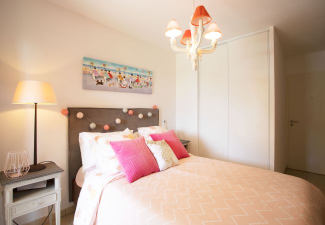 Appartement à Nice - DOMAINE DES ROSES, piscine, jardin, clim  By Riviera Holiday Homes Appartement à Nice - DOMAINE DES ROSES, piscine, jardin, clim  By Riviera Holiday Homes