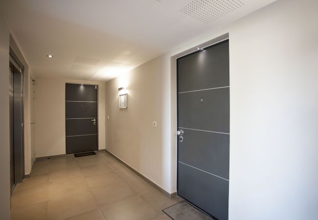 Appartement à Nice - DOMAINE DES ROSES, piscine, jardin, clim  By Riviera Holiday Homes Appartement à Nice - DOMAINE DES ROSES, piscine, jardin, clim  By Riviera Holiday Homes