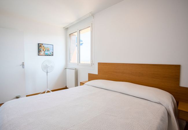 Chambre à coucher avec lit double à Nice