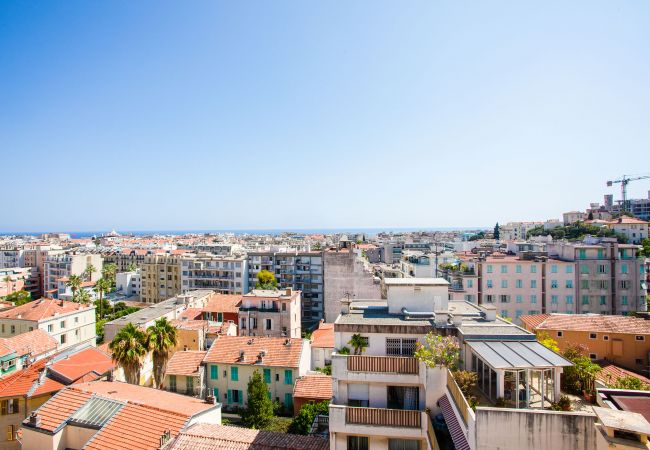 Vues sur la ville et la mer