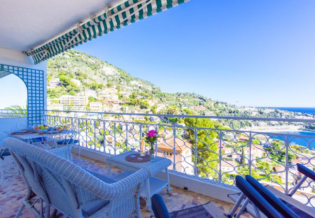 Terrasse avec coin repos vue mer