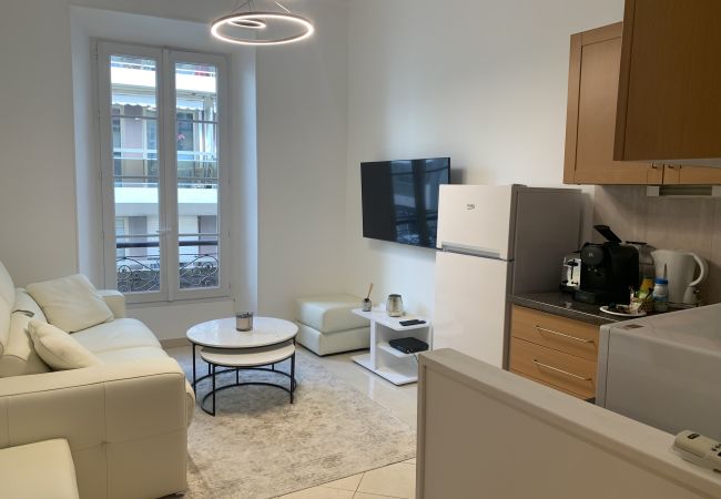 Appartement à Cannes - 12 Mace/Azar12/2P  Appartement à Cannes - 12 Mace/Azar12/2P