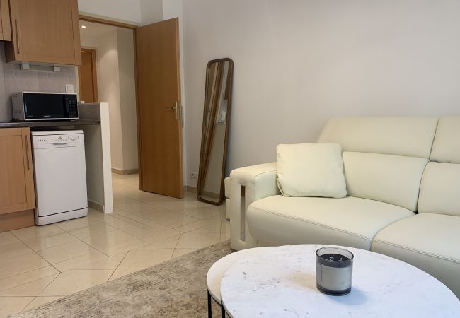 Appartement à Cannes - 12 Mace/Azar12/2P  Appartement à Cannes - 12 Mace/Azar12/2P