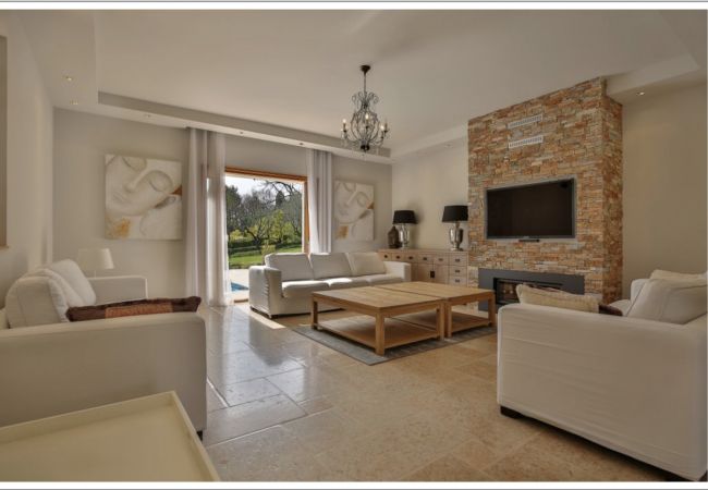 Villa à Châteauneuf-Grasse - Villa Ock en Bourg - Etoiles du Sud Villa à Châteauneuf-Grasse - Villa Ock en Bourg - Etoiles du Sud