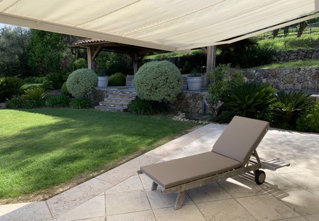 Villa à Châteauneuf-Grasse - Villa Ock en Bourg - Etoiles du Sud Villa à Châteauneuf-Grasse - Villa Ock en Bourg - Etoiles du Sud