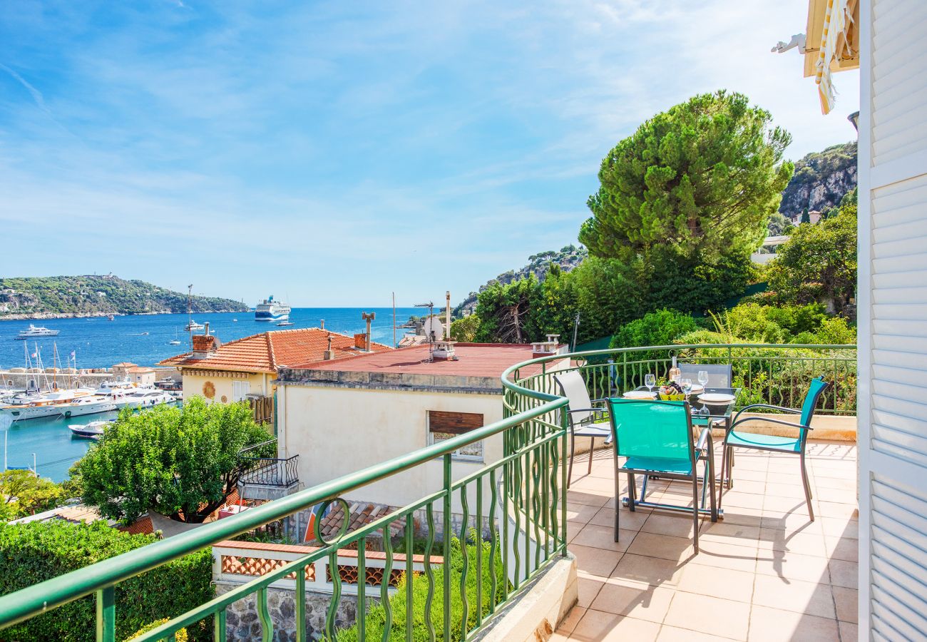 Balcon avec coin repas