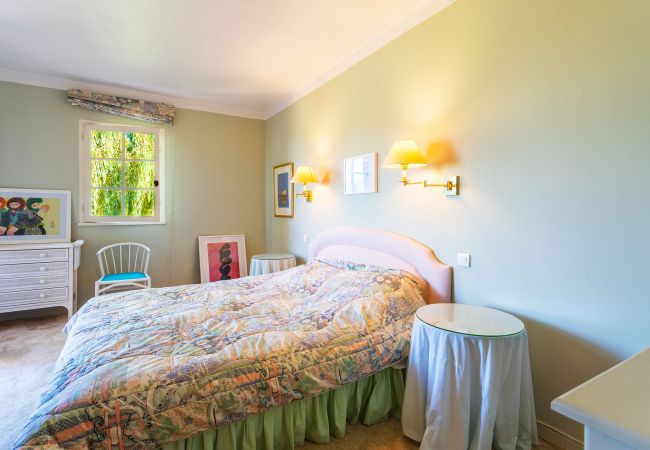 Villa à Grasse - MAS DES  LAURIERS VI4370 By Riviera Holiday Homes Villa à Grasse - MAS DES  LAURIERS VI4370 By Riviera Holiday Homes