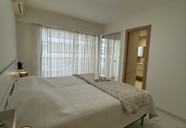 Appartement à Cannes - PALAIS ROYAL CROISETTE 2 CHAMBRES Appartement à Cannes - PALAIS ROYAL CROISETTE 2 CHAMBRES