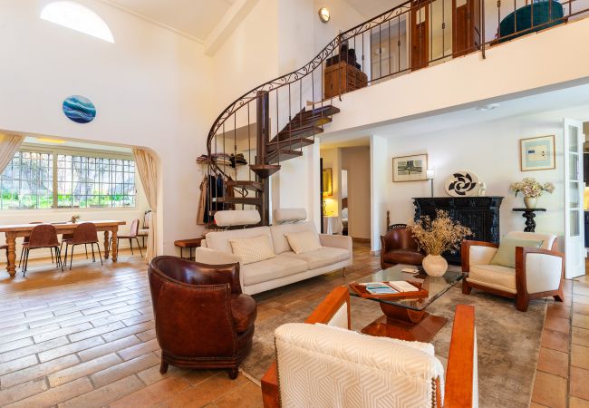 Villa à Nice - MAS DE GAIRAUT VI4395 By Riviera Holiday Homes  Villa à Nice - MAS DE GAIRAUT VI4395 By Riviera Holiday Homes