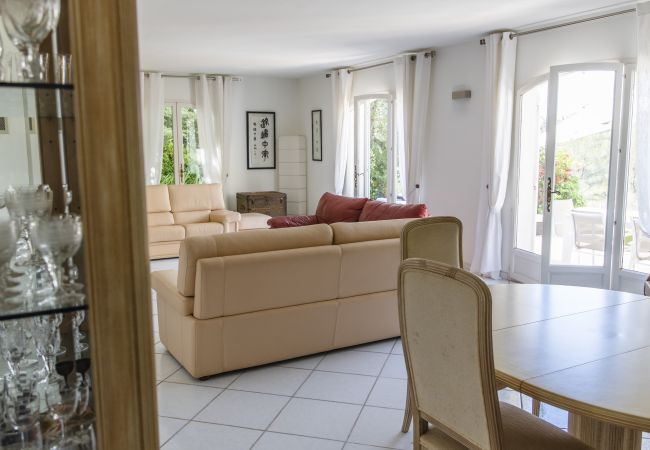 Villa à Nice - VILLA DE FERIC VI4396 By Riviera Holiday Homes