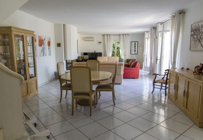 Villa à Nice - VILLA DE FERIC VI4396 By Riviera Holiday Homes