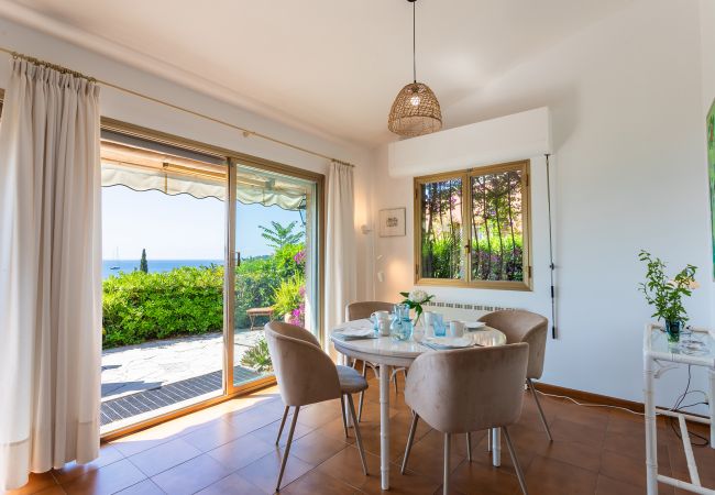 Villa à Eze - VILLA LA PETITE RESERVE VI4416 By Riviera Holiday Homes Villa à Eze - VILLA LA PETITE RESERVE VI4416 By Riviera Holiday Homes