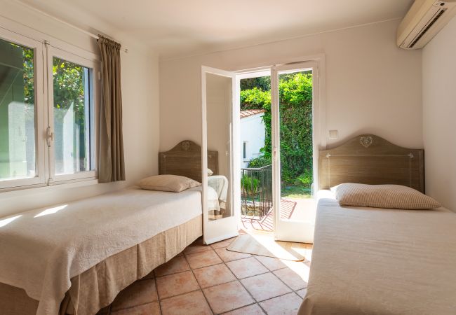 Villa à Mougins - VILLA LA ROSERAIE VI4425 By Riviera Holiday Homes Villa à Mougins - VILLA LA ROSERAIE VI4425 By Riviera Holiday Homes