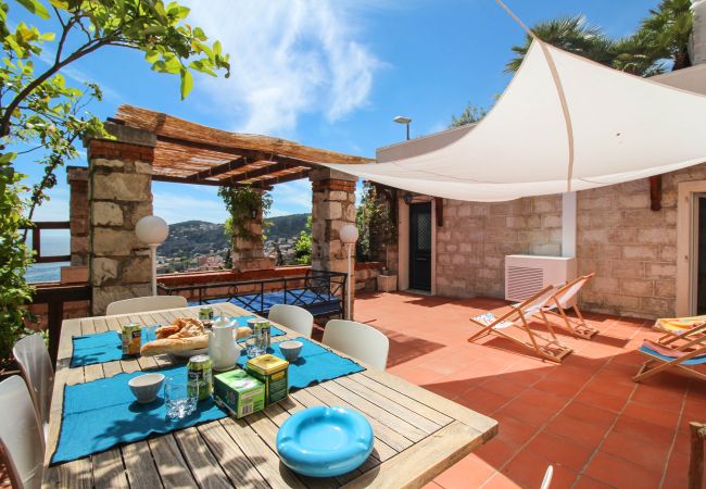 Villa à Villefranche-sur-Mer - CASA ROSALIE VI4442 By Riviera Holiday Homes  Villa à Villefranche-sur-Mer - CASA ROSALIE VI4442 By Riviera Holiday Homes