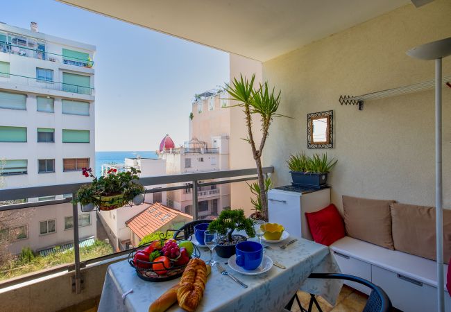 à Nice - LES CARAIBES AP4473 - climatisation, 200m de la plage by Riviera Holiday Homes  à Nice - LES CARAIBES AP4473 - climatisation, 200m de la plage by Riviera Holiday Homes