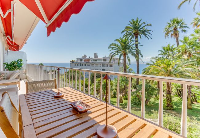 Appartement à Nice - MONT BORON PALMS AP4480 by Riviera Holiday Homes  Appartement à Nice - MONT BORON PALMS AP4480 by Riviera Holiday Homes