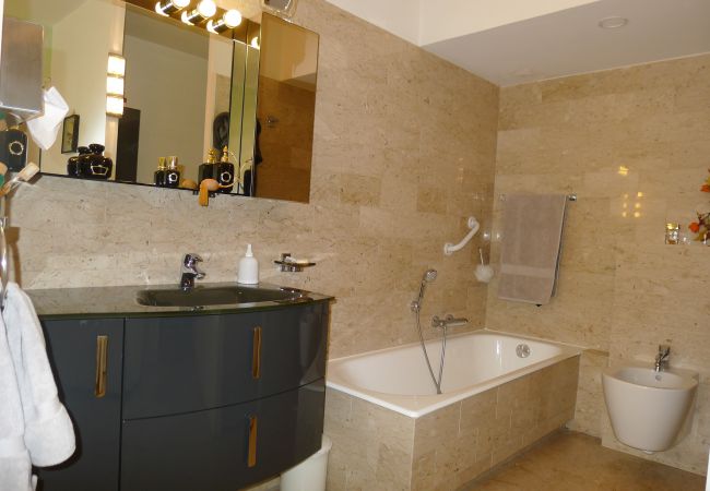 BATHROOM BATHROOM