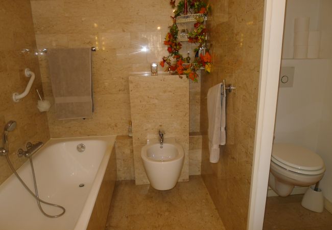 BATHROOM BATHROOM
