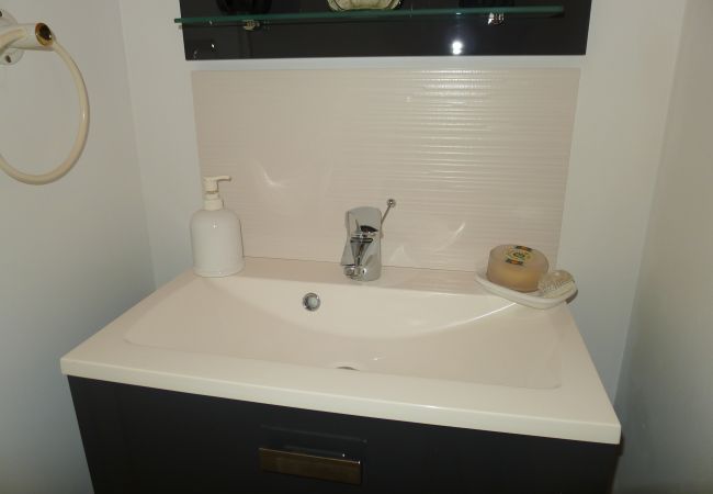 BATHROOM BATHROOM