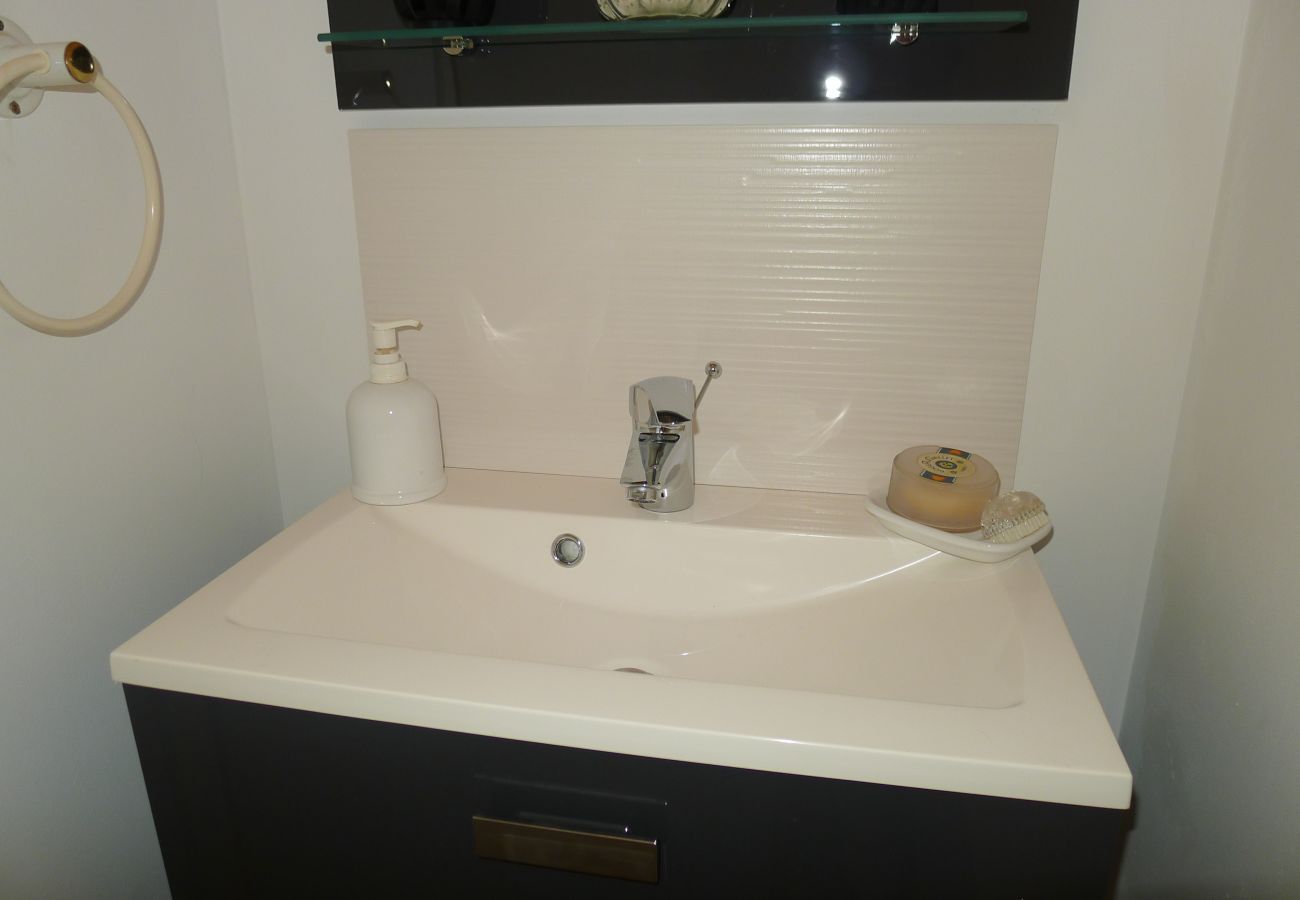 BATHROOM BATHROOM