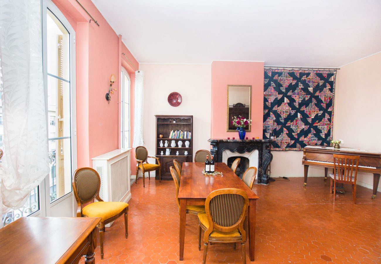 DINING ROOM DINING ROOM