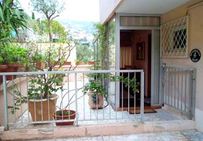 APARTMENT ENTRANCE APARTMENT ENTRANCE