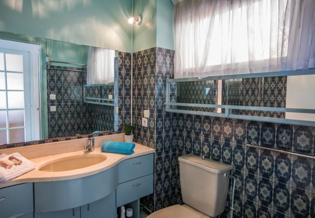 BATHROOM BATHROOM