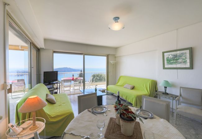 Apartment in Villefranche-sur-Mer - LE CALIFORNIA, Magnificent apartment, terrace with swimming pool, sea view by RIVIERA HOLIDAY HOMES Apartment in Villefranche-sur-Mer - LE CALIFORNIA, Magnificent apartment, terrace with swimming pool, sea view by RIVIERA HOLIDAY HOMES