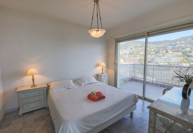 Apartment in Villefranche-sur-Mer - LE CALIFORNIA, Magnificent apartment, terrace with swimming pool, sea view by RIVIERA HOLIDAY HOMES Apartment in Villefranche-sur-Mer - LE CALIFORNIA, Magnificent apartment, terrace with swimming pool, sea view by RIVIERA HOLIDAY HOMES