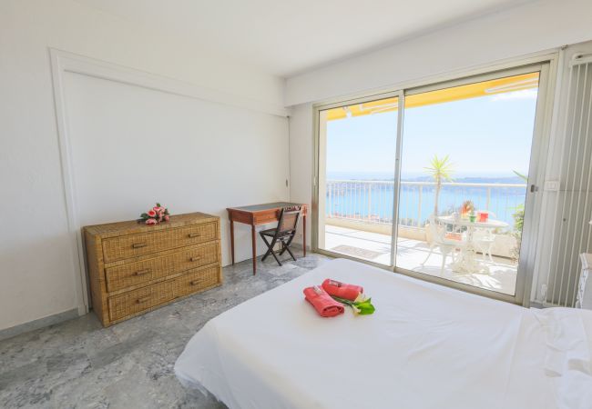 Apartment in Villefranche-sur-Mer - LE CALIFORNIA, Magnificent apartment, terrace with swimming pool, sea view by RIVIERA HOLIDAY HOMES Apartment in Villefranche-sur-Mer - LE CALIFORNIA, Magnificent apartment, terrace with swimming pool, sea view by RIVIERA HOLIDAY HOMES