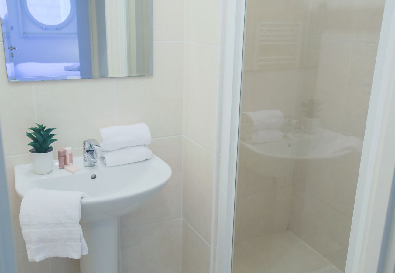 BATHROOM 2 BATHROOM 2