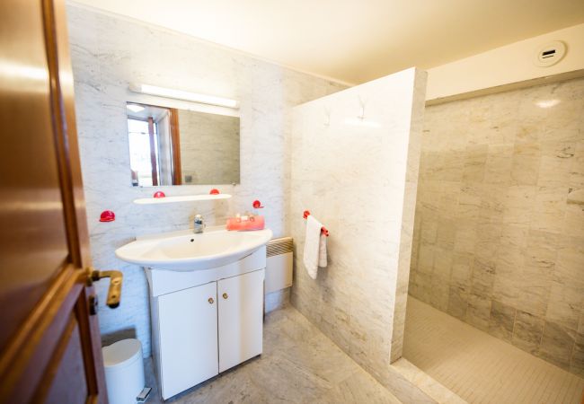 BATHROOM 1 BATHROOM 1