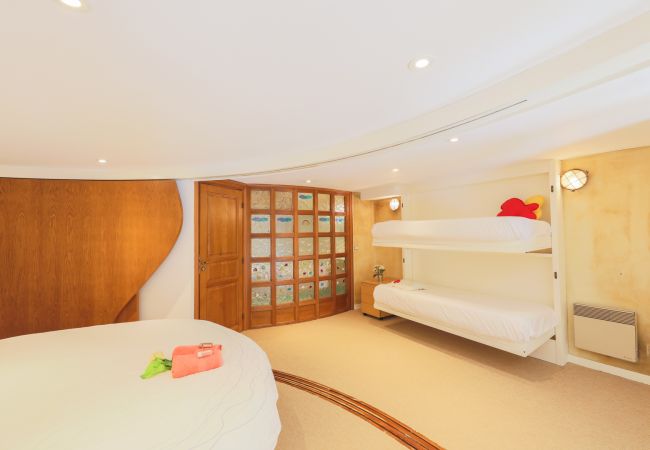 BEDROOMS 1 & 2 BEDROOMS 1 & 2