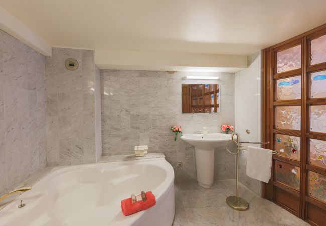 BATHROOM 2 BATHROOM 2