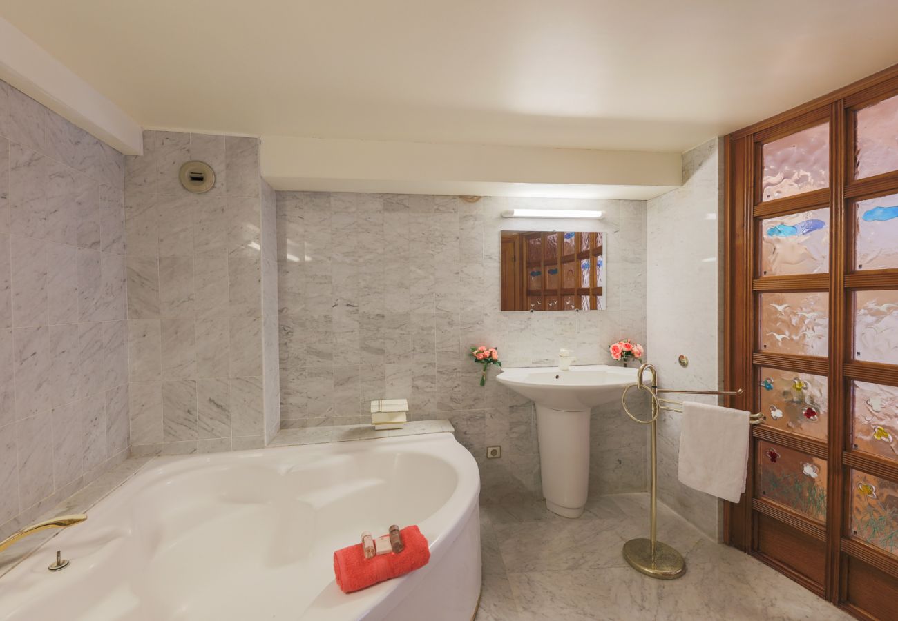 BATHROOM 2 BATHROOM 2