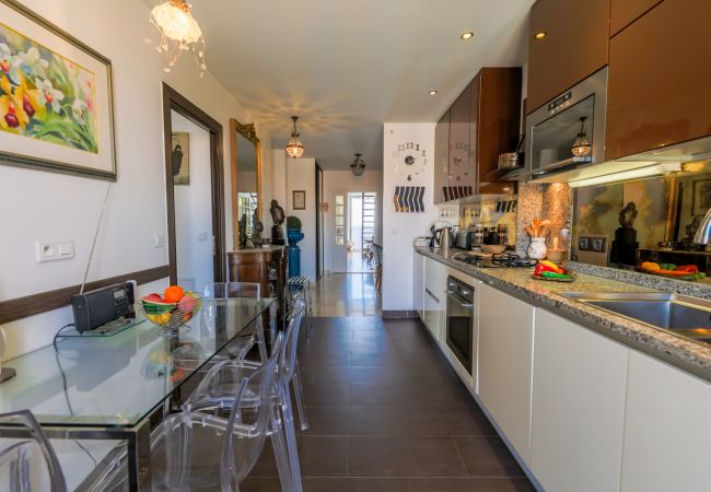 KITCHEN KITCHEN